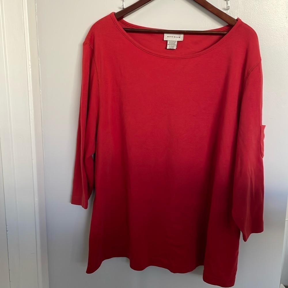 Women’s red size 26W Short Sleeve Tee